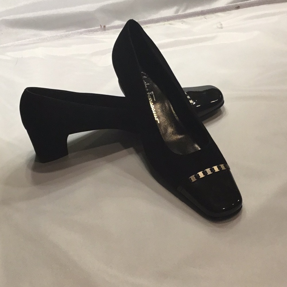 Salvatore FERRAGAMO VERA CHAIN WOMEN’S BLACK SHOE SIZE 7 .5